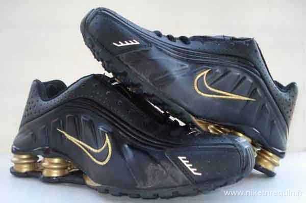 Nike Shox R4 baskets noires or (1)